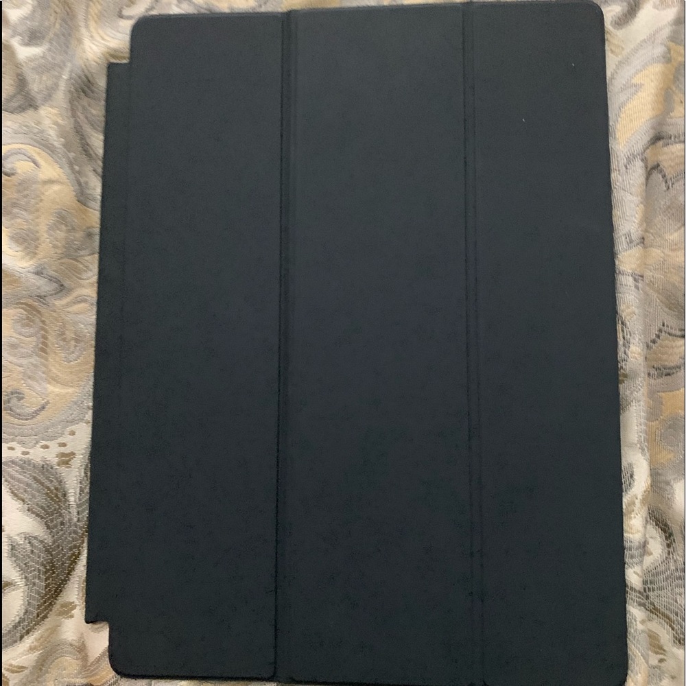 12.9” iPad Pro Apple keyboard folio (1st&2nd gen)